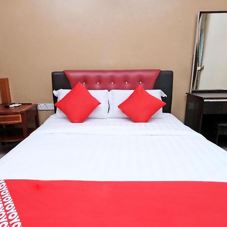 Super Oyo 707 Ayuni Hotel Банги Экстерьер фото