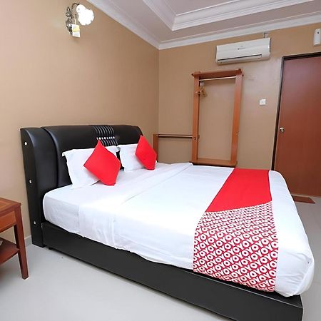 Super Oyo 707 Ayuni Hotel Банги Экстерьер фото