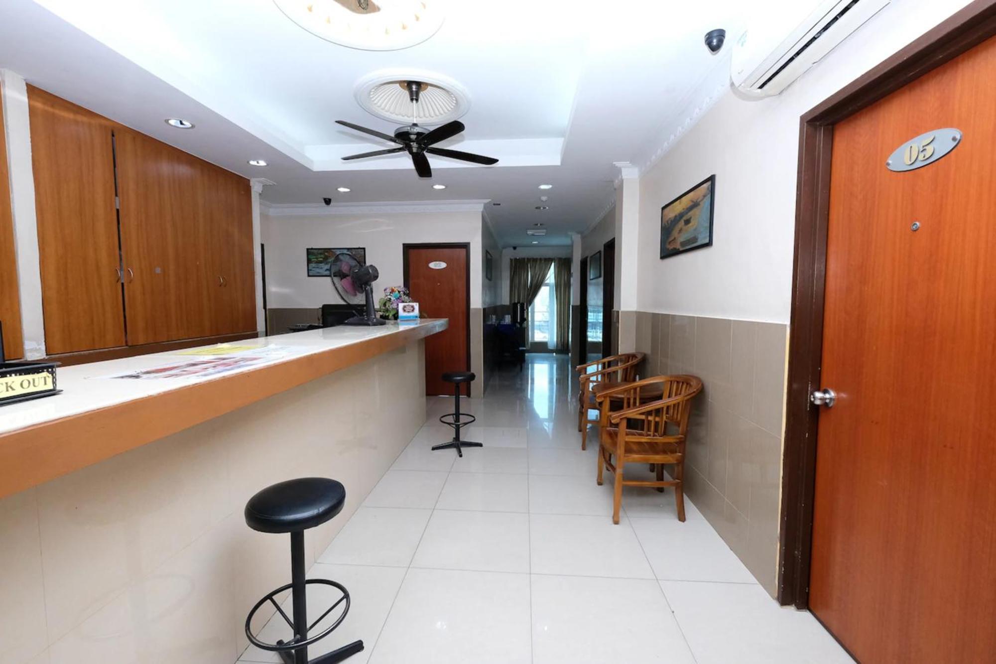 Super Oyo 707 Ayuni Hotel Банги Экстерьер фото