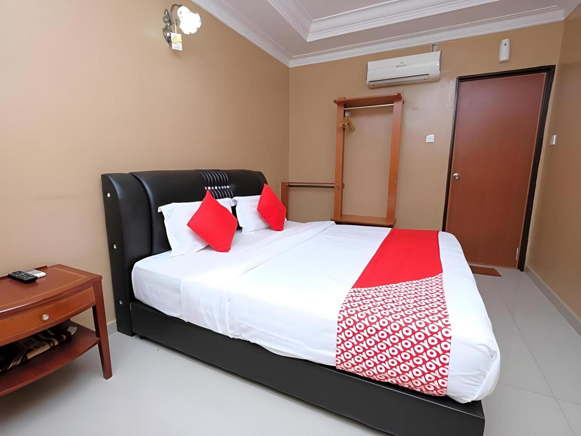 Super Oyo 707 Ayuni Hotel Банги Экстерьер фото