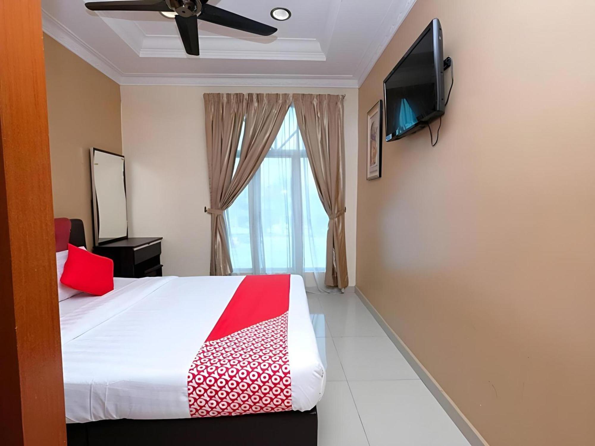 Super Oyo 707 Ayuni Hotel Банги Экстерьер фото