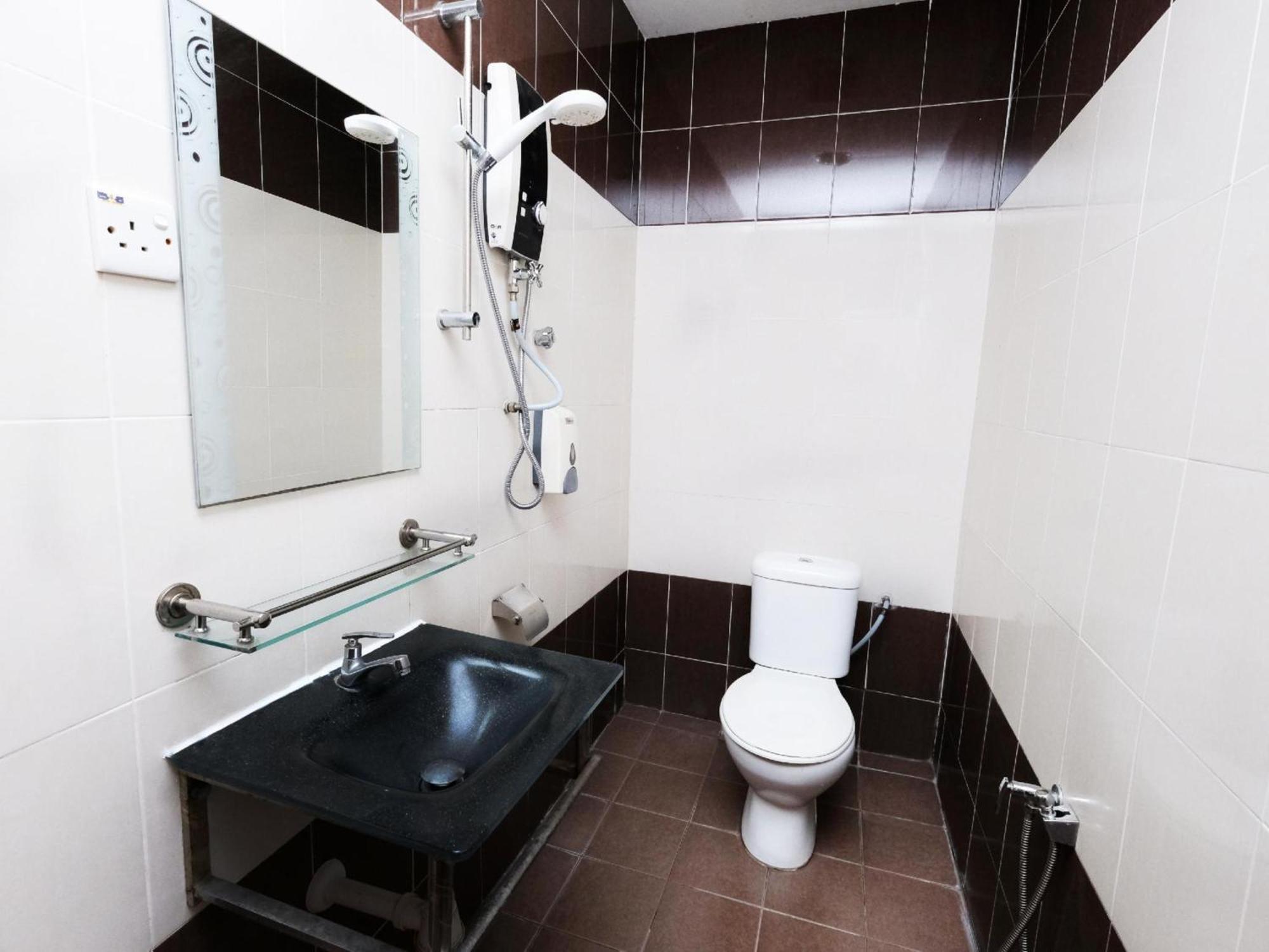 Super Oyo 707 Ayuni Hotel Банги Экстерьер фото