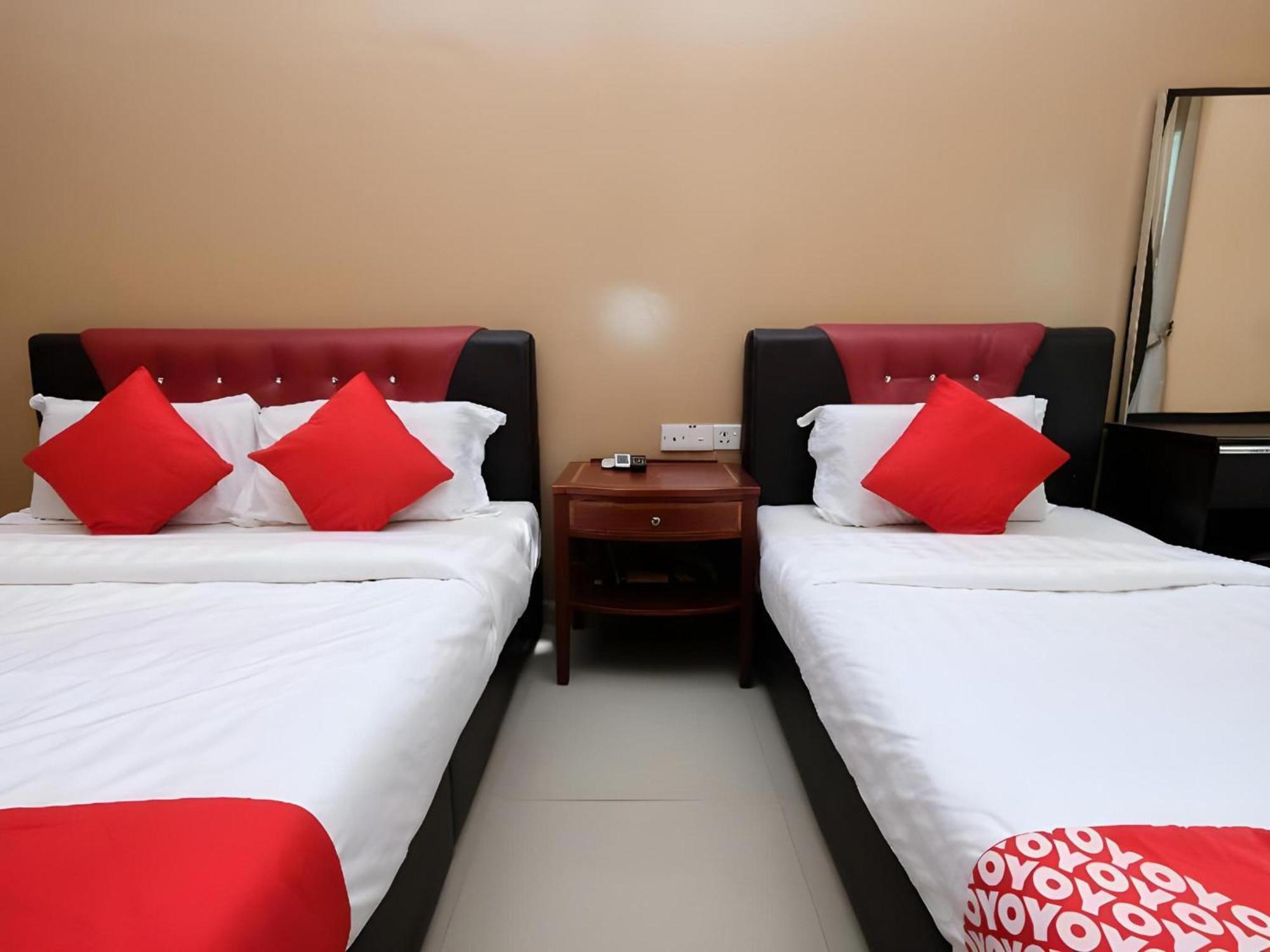 Super Oyo 707 Ayuni Hotel Банги Экстерьер фото