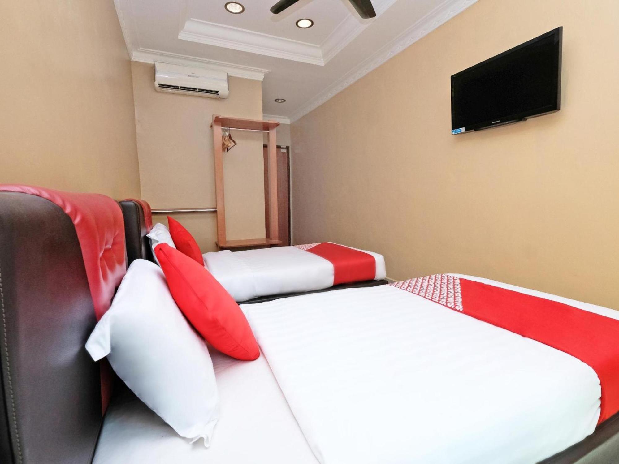 Super Oyo 707 Ayuni Hotel Банги Экстерьер фото