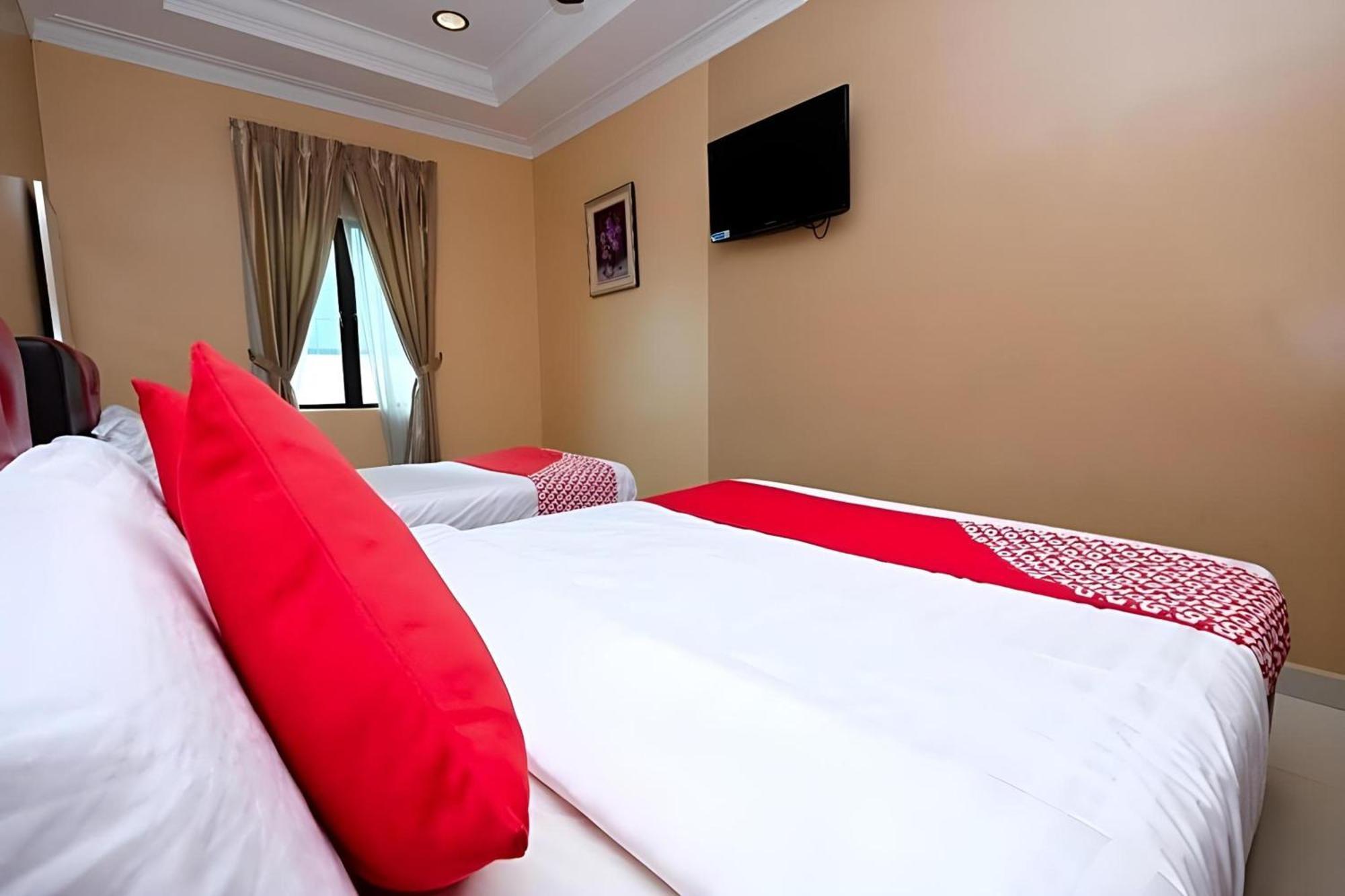 Super Oyo 707 Ayuni Hotel Банги Экстерьер фото