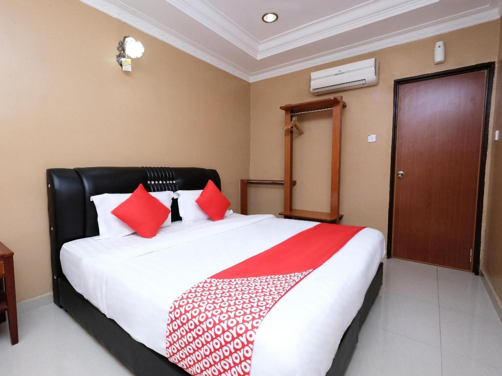 Super Oyo 707 Ayuni Hotel Банги Экстерьер фото