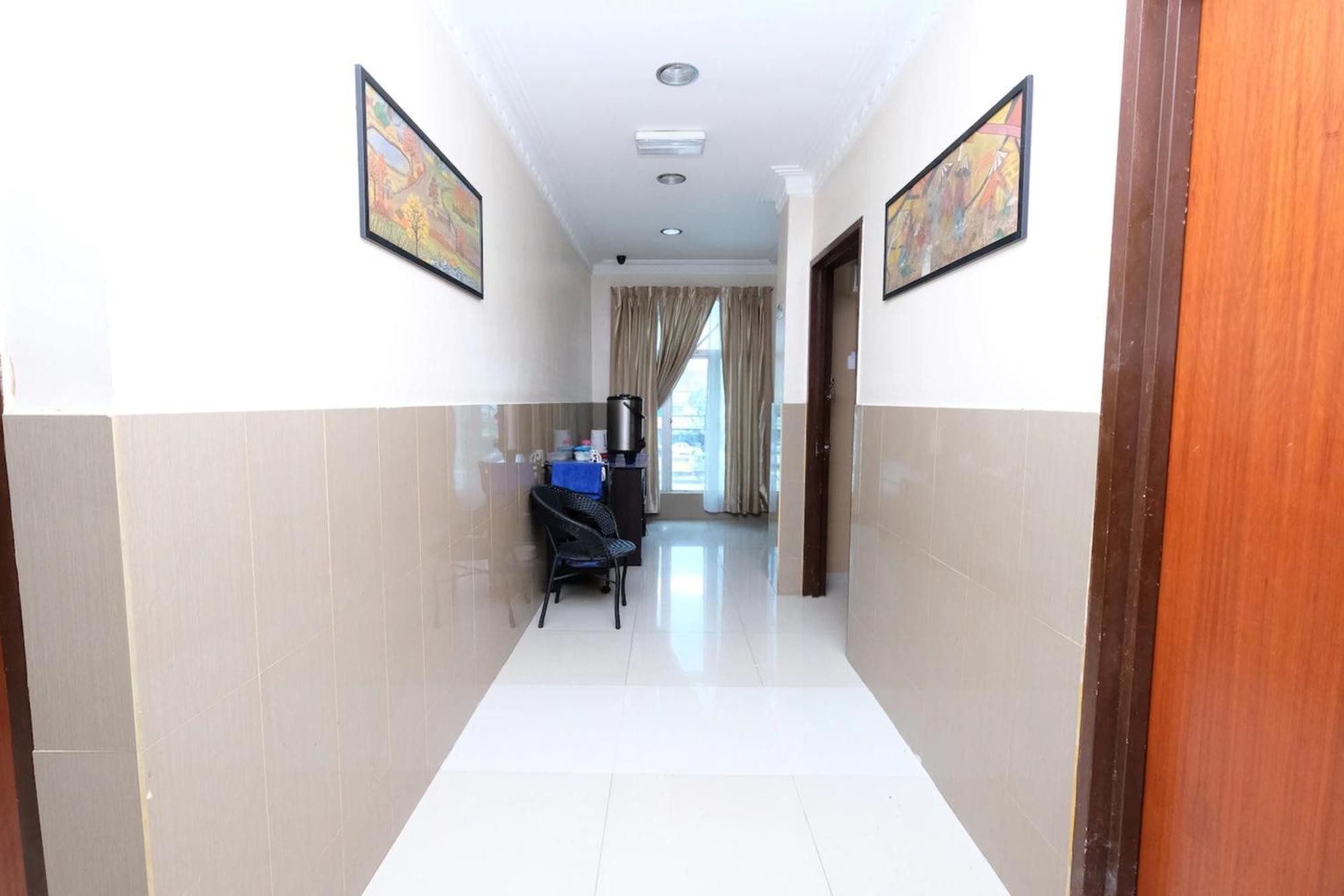 Super Oyo 707 Ayuni Hotel Банги Экстерьер фото