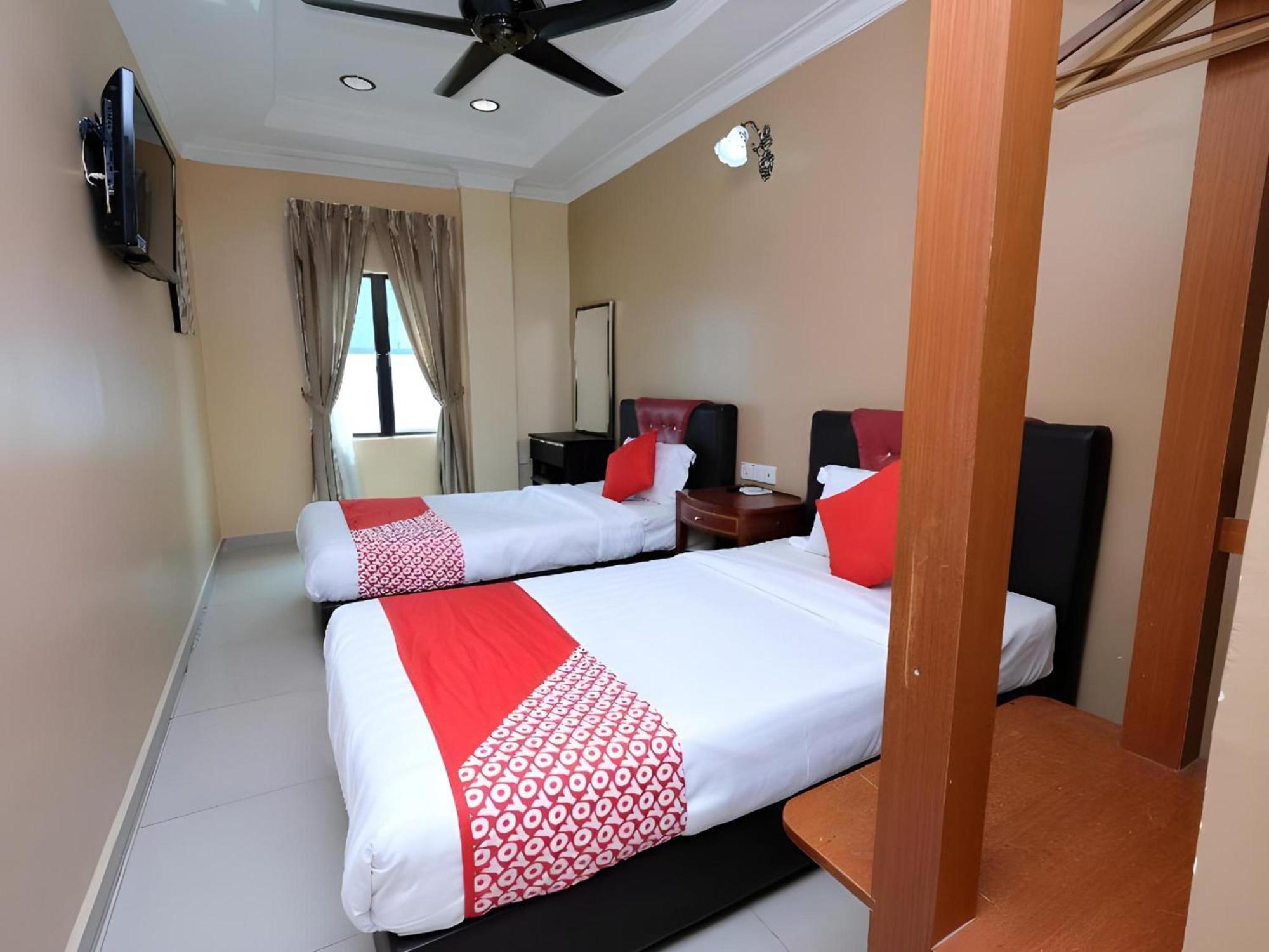 Super Oyo 707 Ayuni Hotel Банги Экстерьер фото