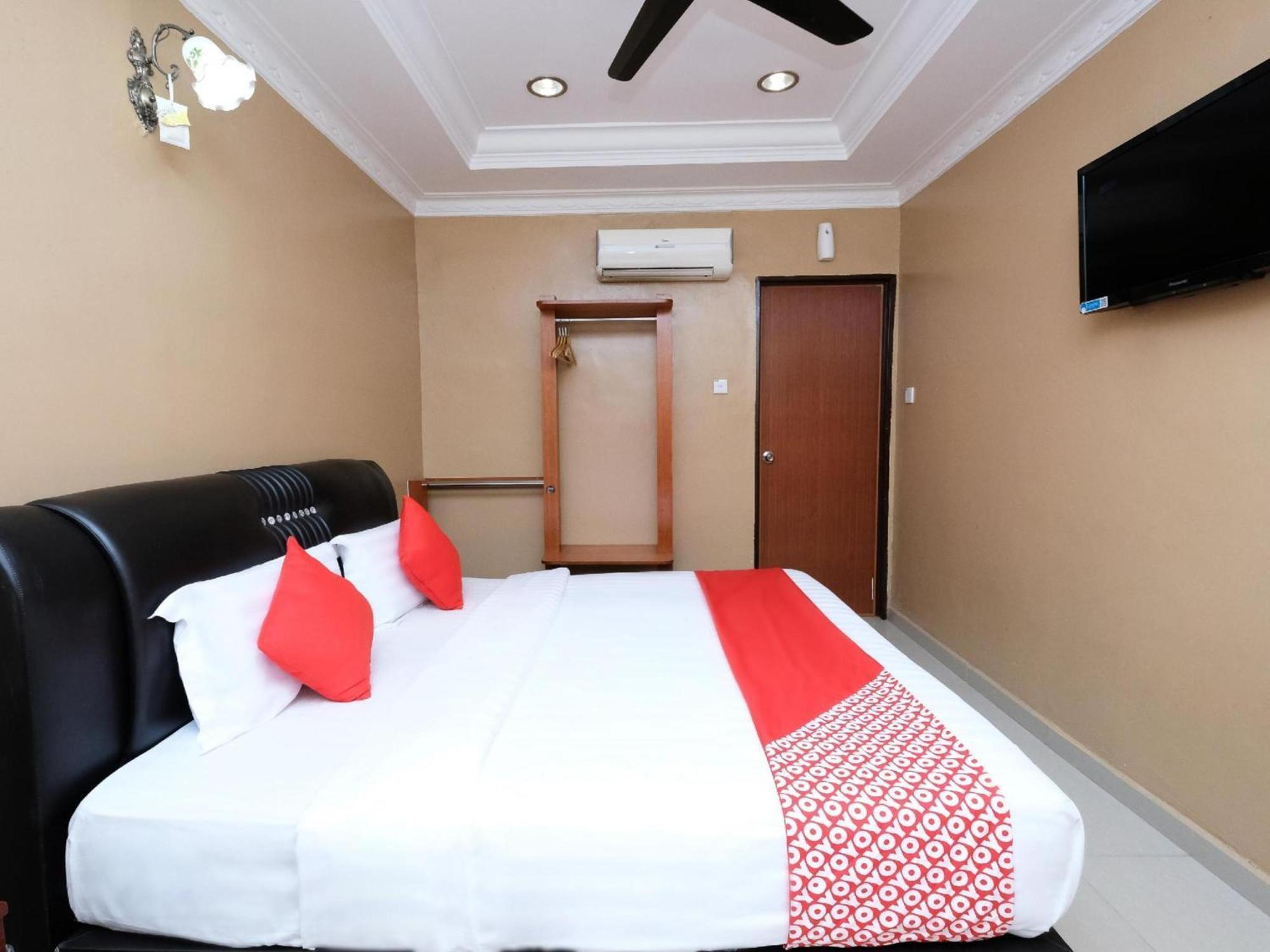 Super Oyo 707 Ayuni Hotel Банги Экстерьер фото