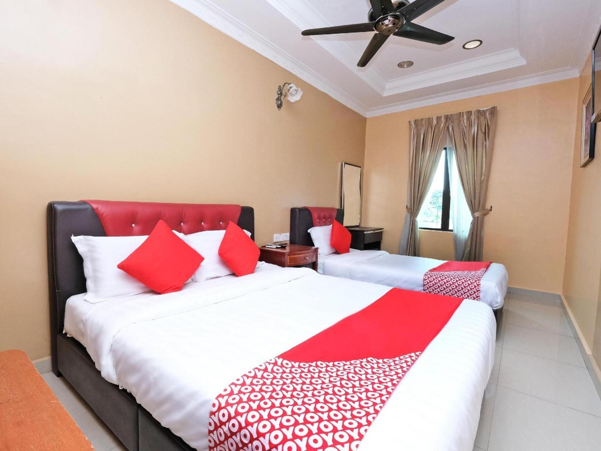 Super Oyo 707 Ayuni Hotel Банги Экстерьер фото