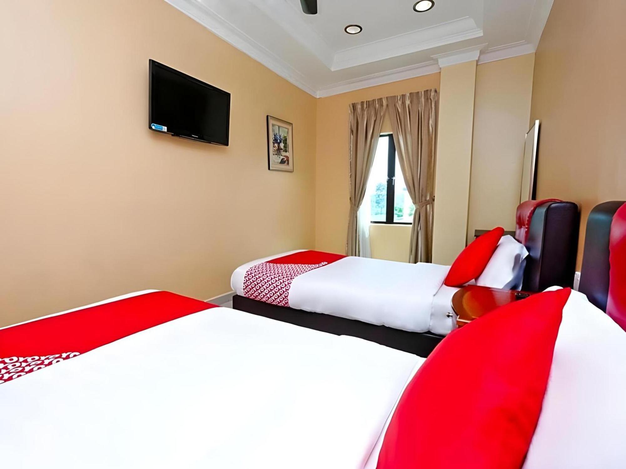 Super Oyo 707 Ayuni Hotel Банги Экстерьер фото