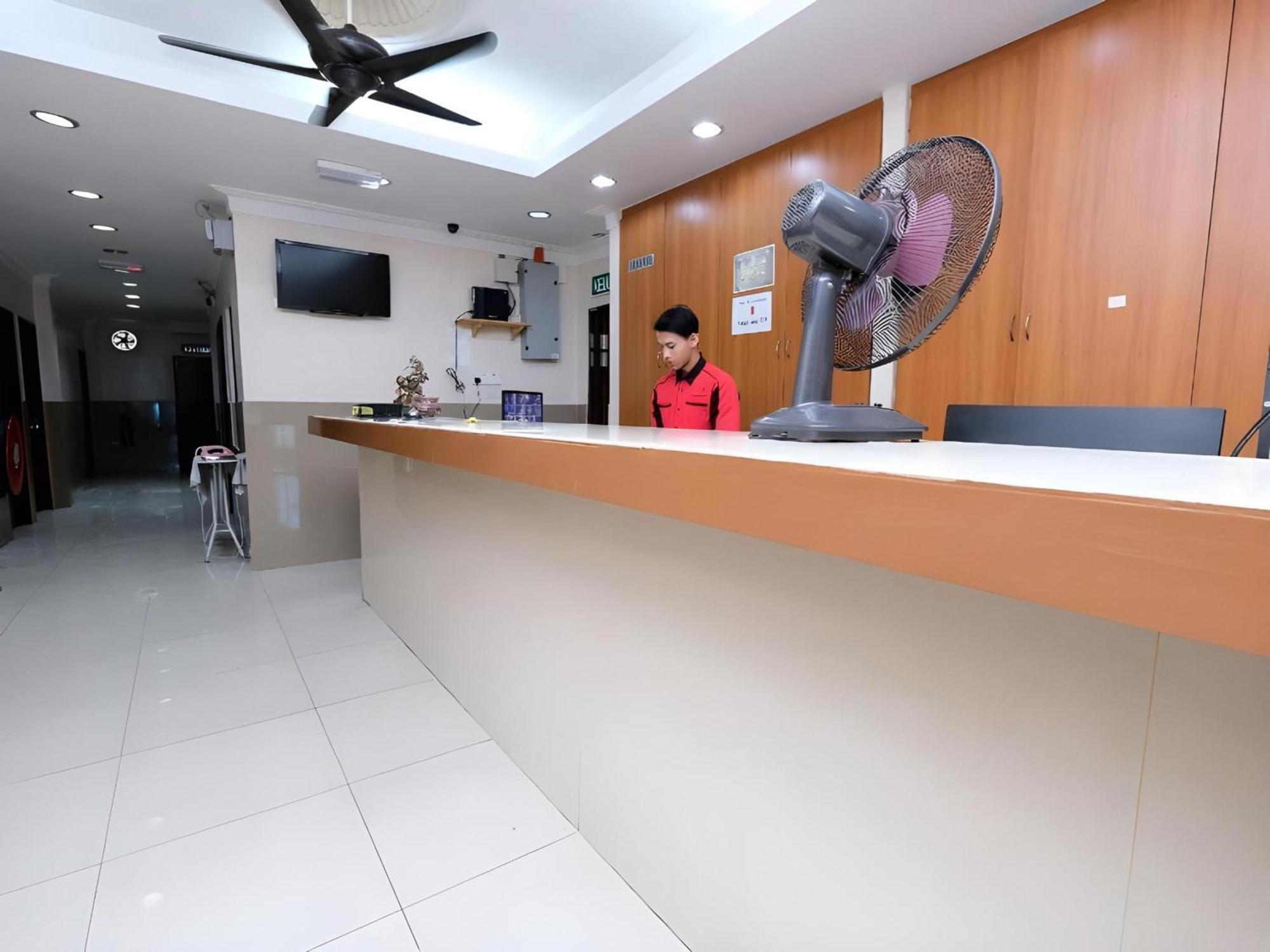 Super Oyo 707 Ayuni Hotel Банги Экстерьер фото